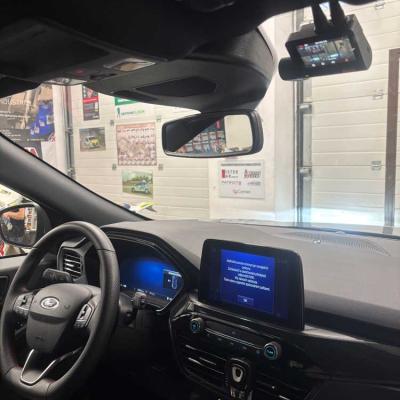 Montaz Zaznamove Kamery Mio Mivue 955w Dual Ford Kuga 2