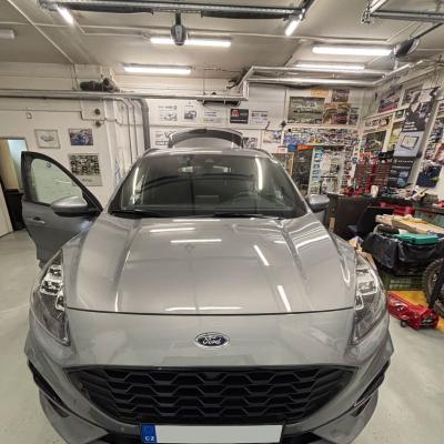 Montáž záznamové kamery MIO MiVue 955W Dual (přední-zadní) do vozu Ford Kuga